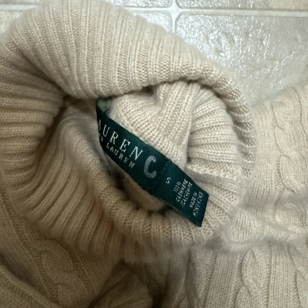 Ralph Lauren Cashmere Sweater - Picture 3 of 3